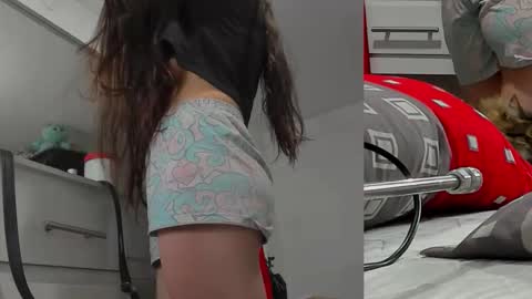 LACI LOST online show from April 11, 3:38 pm