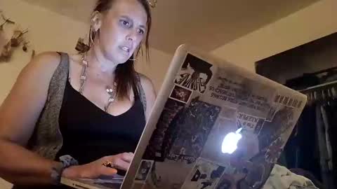 Snapshot of lacybell chatting on October 4, 11:41 am lacybell online show from October 4, 11:41 am