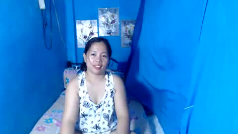 lady_in_bed69 online show from May 23, 12:28 am