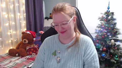 Snapshot of lady_inari chatting on December 24, 10:49 pm Angelika online show from December 24, 10:49 pm