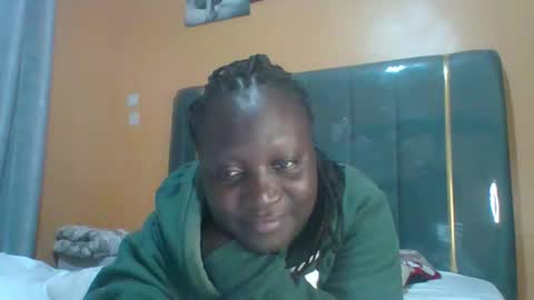 lindah32 online show from May 25, 8:37 pm