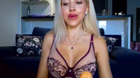 ladyyuliia online show from October 25, 1:55 pm