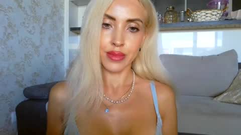 ladyyuliia online show from July 25, 2:37 pm