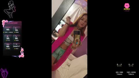 Snapshot of lahurent_weed420 chatting on December 7, 1:13 pm paola and a guest lol online show from December 7, 1:13 pm