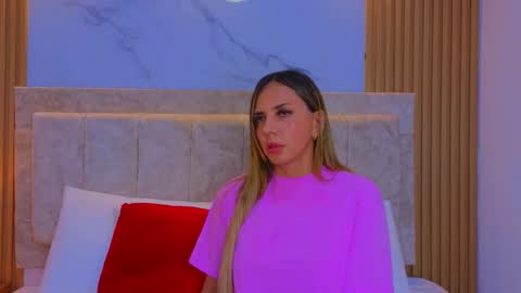 laiamilf online show from December 22, 1:23 am