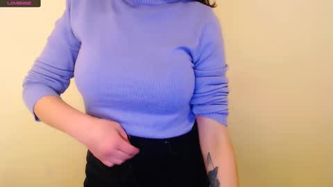 Snapshot of laimapinch_ chatting on October 16, 1:55 pm Laima online show from October 16, 1:55 pm