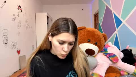 Sophie online show from April 12, 11:25 am