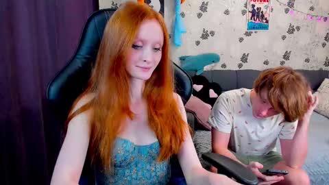 Snapshot of laksmrrr chatting on March 5, 9:27 am Lu  Alex online show from March 5, 9:27 am