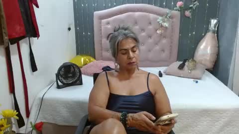 lalisha online show from May 6, 1:33 am