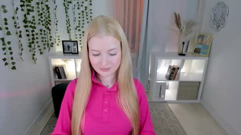 Laly online show from November 28, 2:57 pm