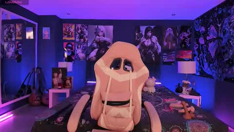 L A N A  online show from October 24, 1:56 pm