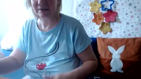 LovelyQueen online show from June 15, 7:44 am