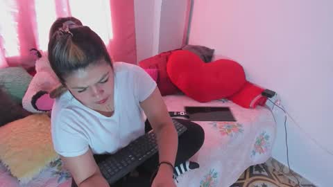 Snapshot of lanastone86 chatting on October 20, 12:21 pm lanastone86 online show from October 20, 12:21 pm