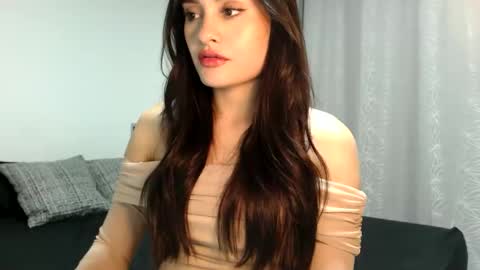 lanawinters1 online show from April 18, 2:46 am