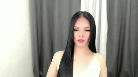 lanawyatt_ online show from October 10, 6:25 pm