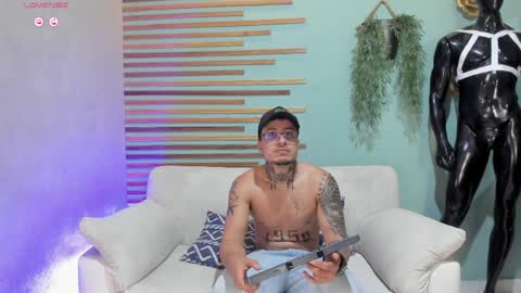 Lance  Max  online show from April 9, 4:49 am