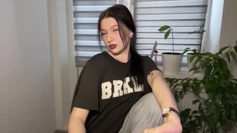 Sarah online show from February 27, 2:21 pm