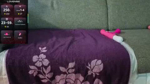 lapetitefrenchie83 online show from September 12, 10:01 pm