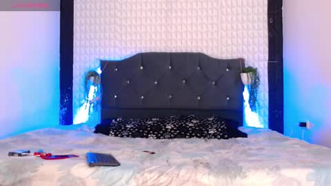 Snapshot of lara_brunette chatting on January 8, 5:37 am Lara Brunette  online show from January 8, 5:37 am