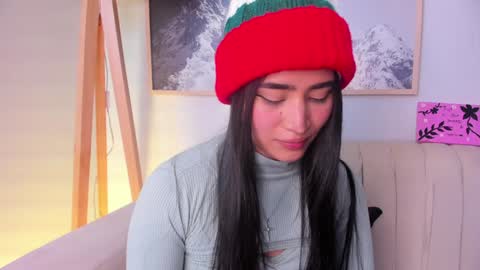 Snapshot of lara_madisson chatting on December 13, 4:43 am Lara Madisson online show from December 13, 4:43 am