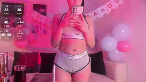 Snapshot of lara_madisson chatting on October 16, 5:29 am Lara Madisson online show from October 16, 5:29 am