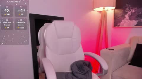 Snapshot of lara_madisson chatting on February 26, 6:51 am Lara Madisson online show from February 26, 6:51 am