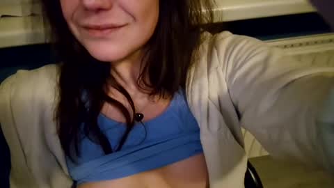 Snapshot of laraa333 chatting on February 2, 9:13 pm Little online show from February 2, 9:13 pm