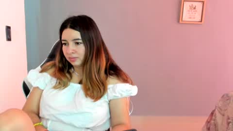 Lara online show from June 27, 6:03 pm