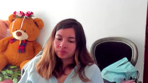 Lara online show from May 3, 1:50 pm