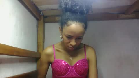 larah98 online show from February 10, 6:27 am