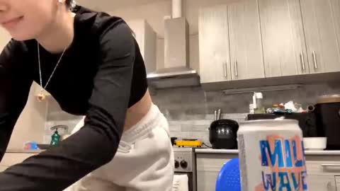 lara online show from March 26, 6:46 pm