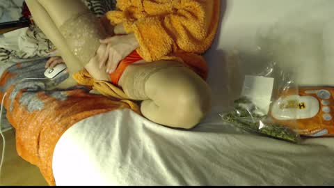 laralhotr online show from February 1, 1:34 am