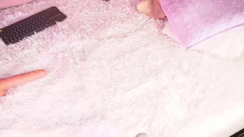 Lara Give it a thumbs up please its important  online show from November 15, 2:24 am