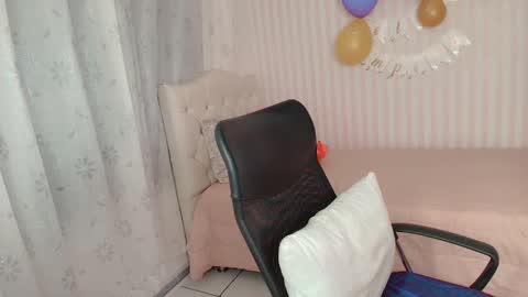 Larissas online show from October 28, 8:32 pm