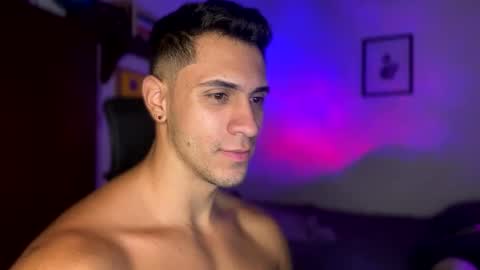 Snapshot of larry_jones chatting on February 13, 1:40 am andrew online show from February 13, 1:40 am