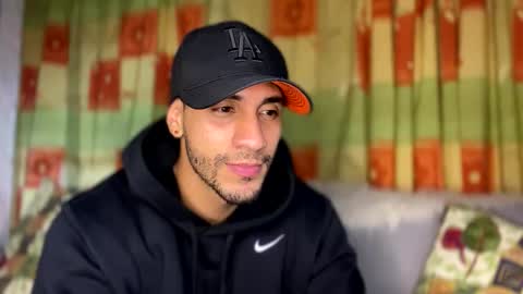 Snapshot of larry_jones chatting on February 4, 10:13 pm andrew online show from February 4, 10:13 pm