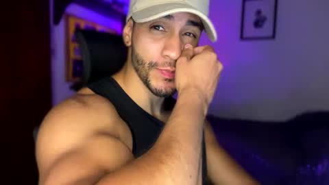 Snapshot of larry_jones chatting on February 6, 5:40 pm andrew online show from February 6, 5:40 pm