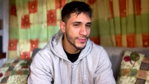 Snapshot of larry_jones chatting on February 2, 10:06 pm andrew online show from February 2, 10:06 pm