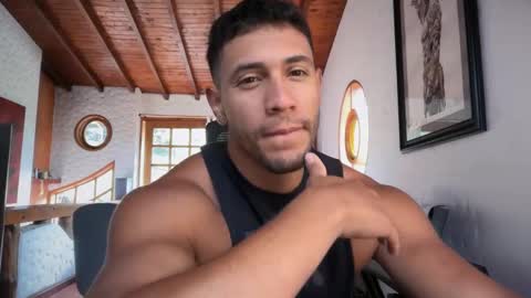 Snapshot of larry_jones chatting on October 1, 1:32 pm andrew online show from October 1, 1:32 pm