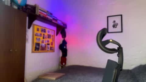 Snapshot of larry_jones chatting on March 5, 2:12 pm andrew online show from March 5, 2:12 pm