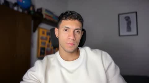 Snapshot of larry_jones chatting on October 26, 12:55 am andrew online show from October 26, 12:55 am