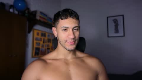 Snapshot of larry_jones chatting on October 8, 1:39 pm andrew online show from October 8, 1:39 pm