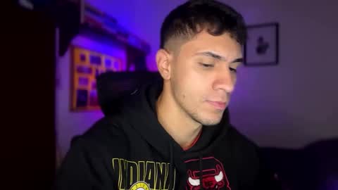 Snapshot of larry_jones chatting on February 14, 4:41 pm andrew online show from February 14, 4:41 pm