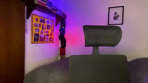 Snapshot of larry_jones chatting on February 25, 2:37 pm andrew online show from February 25, 2:37 pm