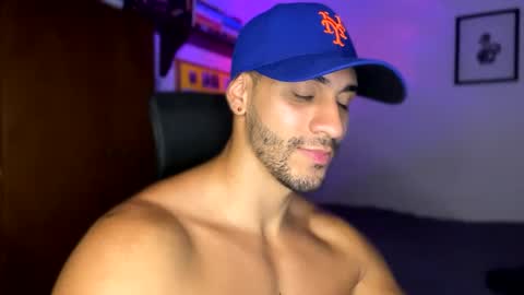 Snapshot of larry_jones chatting on February 4, 1:23 am andrew online show from February 4, 1:23 am