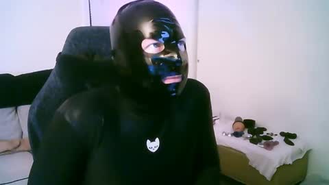 latexminheadroom online show from April 1, 2:12 am