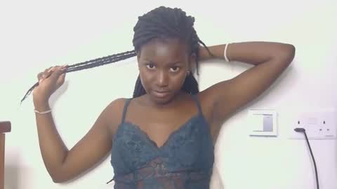 latiffaah_xx online show from April 8, 11:57 am