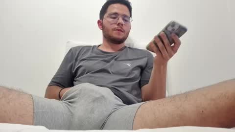 Snapshot of latin_edge chatting on March 10, 8:23 pm Latin edge online show from March 10, 8:23 pm