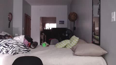 M E G A N  online show from January 16, 2:08 pm