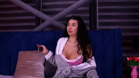 Latina online show from February 1, 9:01 pm